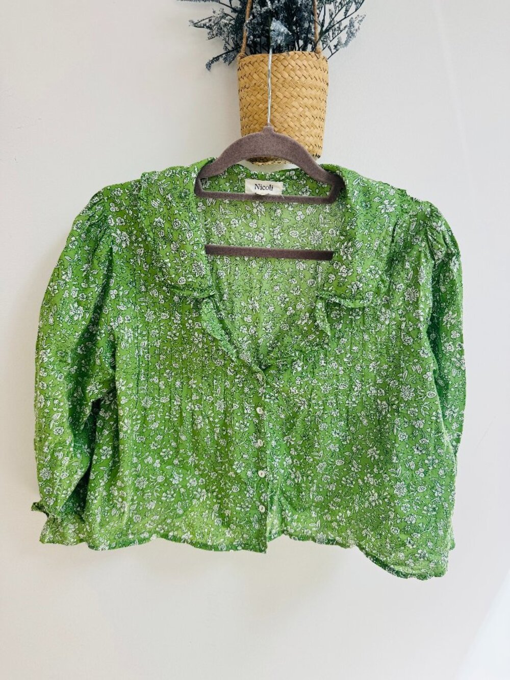 Adorable Green Floral Top by Nicoli, Sz M